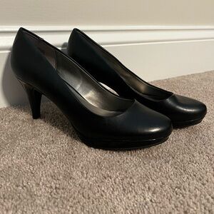 Black heels women’s size 8